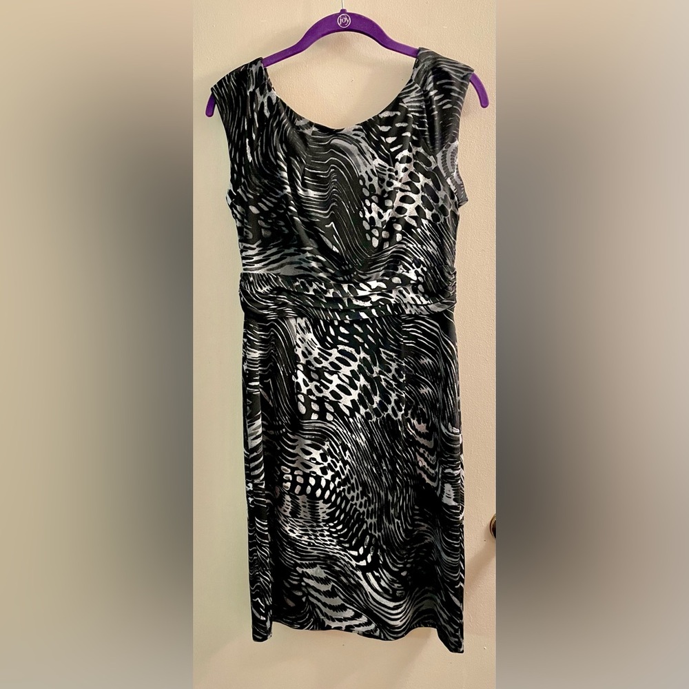 MBlack & Grey Abstract Animal Print Sleeveless Dress    SIZE SMALL